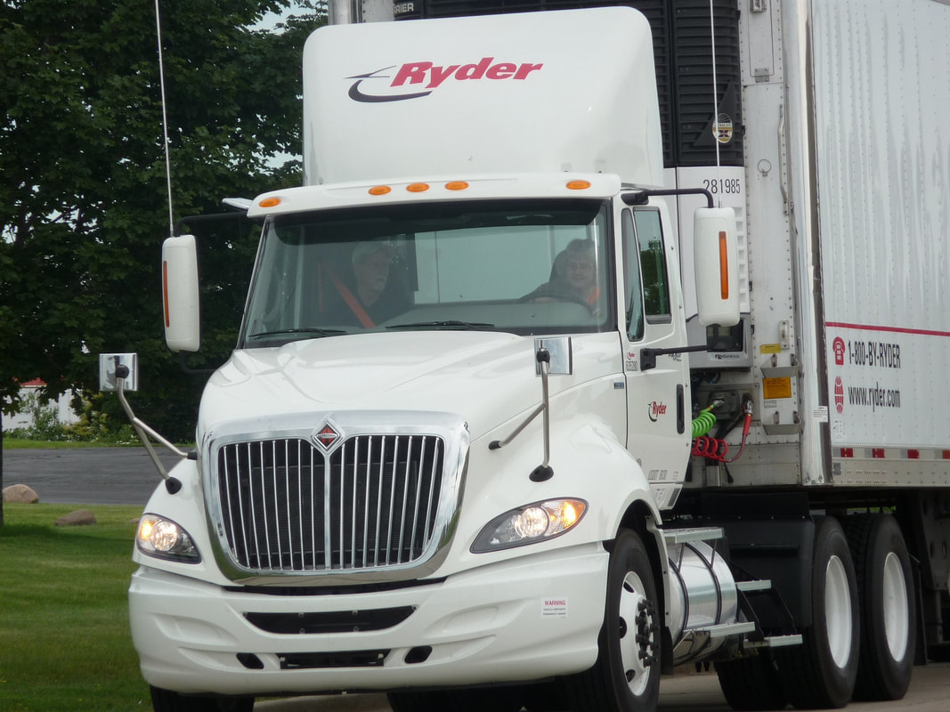 Freight transport, reefer transport, reefer trailer loaded by Logi Transports